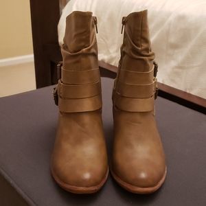 NWOT Bucco Nurie Bootie, Taupe